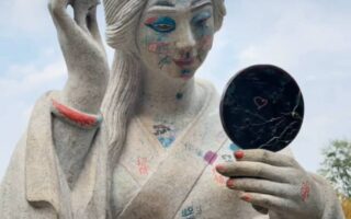 A statue of a princess near a cultural protection unit in Handan, Hebei Province was graffitied by children. The local government responded: It is an ordinary landscape facility and people have been sent to clean it up.