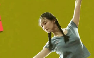 苗苗淡出熒幕三年抱仨被嘲生育機器，如今和鄭愷陪兒女海外遊學，是犧牲還是選擇？