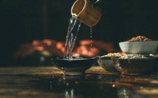 中秋酒水生意變了？“硬通貨”飛天上漲至1740元/瓶，菸酒店老闆靠大閘蟹撐住旺季