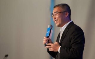 原創 “中國默多克”擬花8億，再認一個影視圈“兄弟”