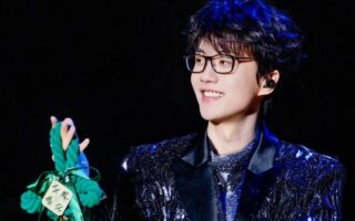 40歲歌手許嵩近況曝光！與小14歲馮禧相戀3年，如今終於傳出結婚喜訊
