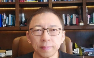 Russian drones attack trains on the Ukraine-Polish border, Himalayan glaciers melt accelerating… Zhang Chaoyang shares global hot topics in Chinese and English