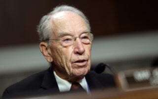 美國最年長的在任參議員查克·格拉斯利 (Chuck Grassley) 哀嘆在民主黨州長領導下的任內去世