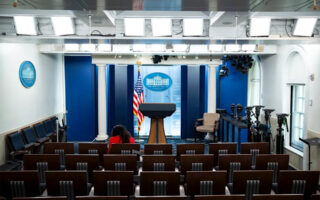 白宮禁止 CNN、MS NOW 和 Politico 以及主要網絡停止視頻報道以示抗議後，川普電視台啟動
