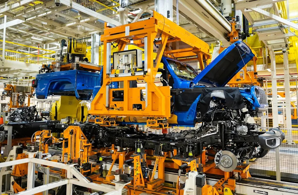 rumor claims land rover exploring defender pickup built by stellantis
