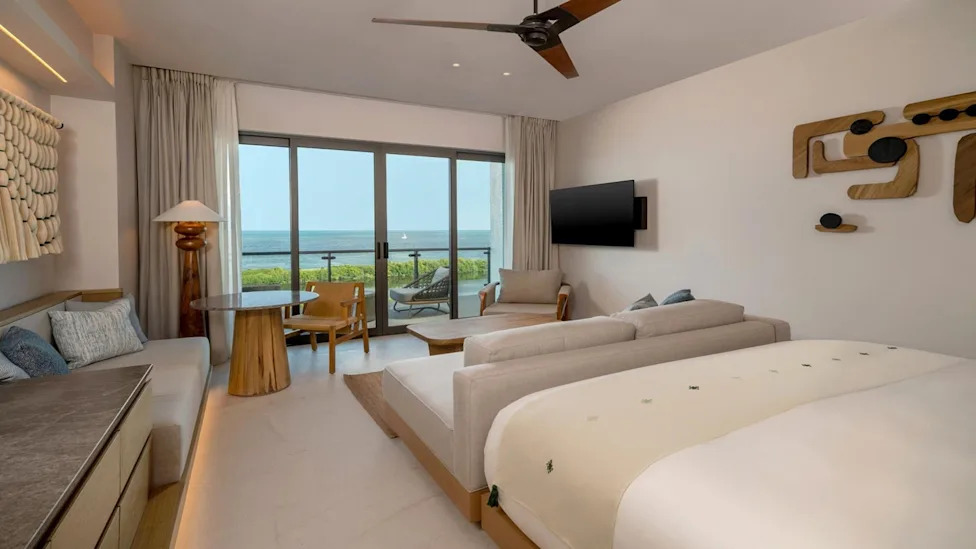 Oceanfront king room at Grand Hyatt Cancun Beach Resort. Credit: Hyatt Corporation.