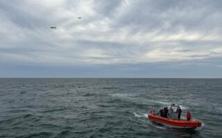 海岸防衛隊暫停在楠塔基特島搜尋 6 名失蹤醫療飛機乘客