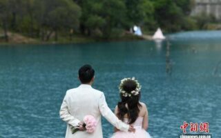 （神州寫真）山海為證 “目的地婚禮”成中國年輕人婚戀新風尚