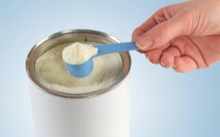 嬰配粉遇冷，乳企盯上貓狗